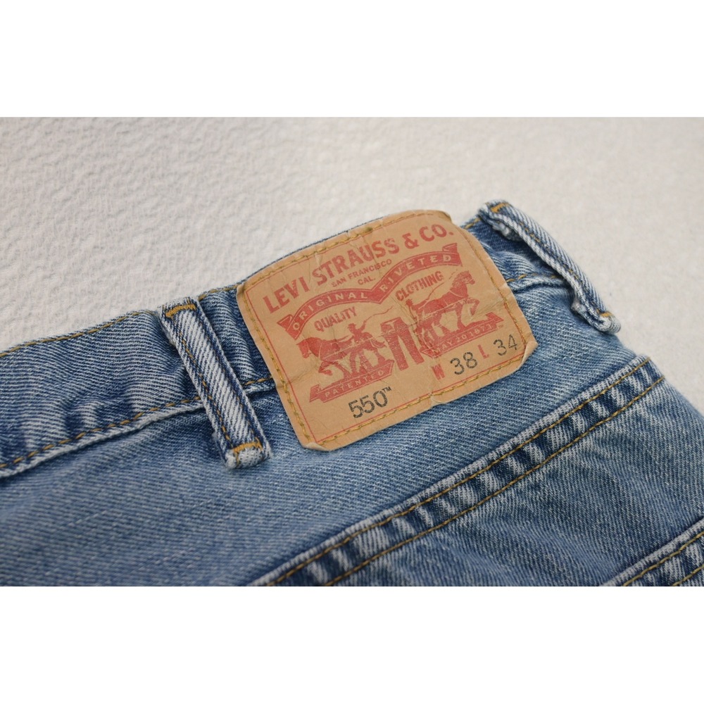Levi's 550 Relaxed Fit Jeans Mens 38x34 Light Wash Blue Tapered Denim Excellent